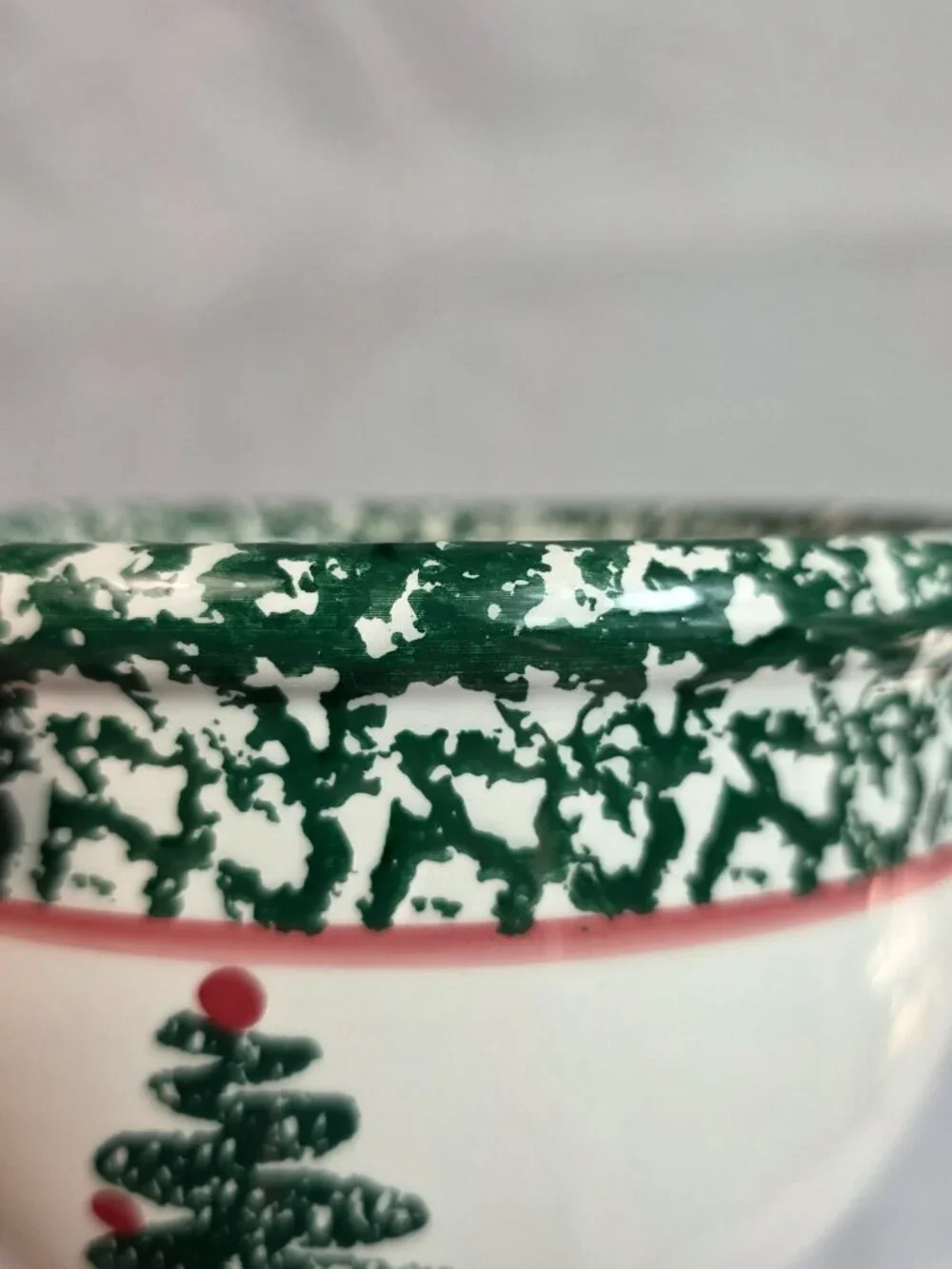 Furio Christmas Tree Mixing Bowl 7-inch Green Christmas Tree & Sponge Rim